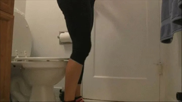 Daily Toilet Voyeur -- Day 190