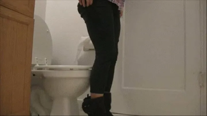 Daily Toilet Voyeur -- Day 172