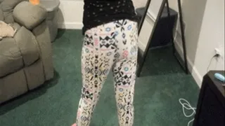 Teasing you with my sexy MILF ass in leggings