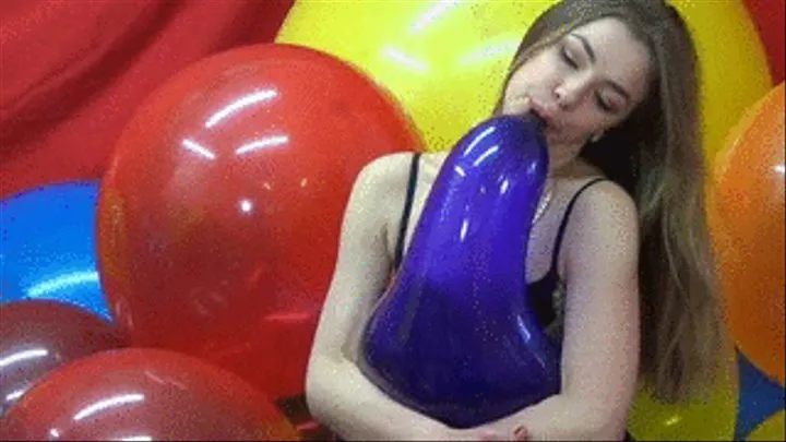 4 GIRLS BLOWING AND SHARING A BIG BALLOON