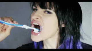 Sexy Toothbrushing