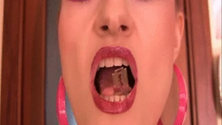 RAZOR FETISH MOUTH