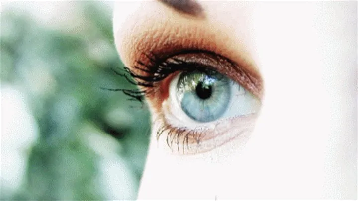 BLUE EYES AND EYELASHES