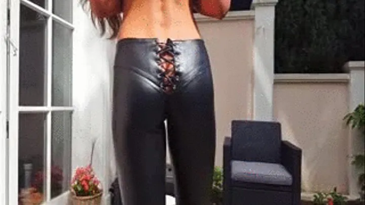 smoking in leatherlook legging and 13cm red/black degradé louboutin hot chicks