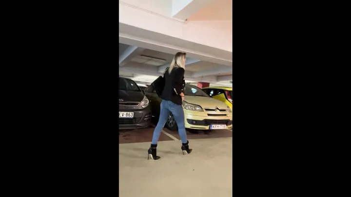 NINA HEELS WALKING WITH HIGH HEELS