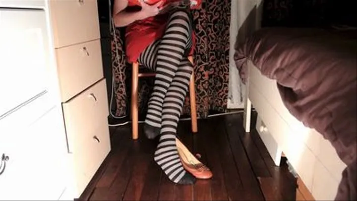 Striped pantyhoses ( ,iphone and Mac users)