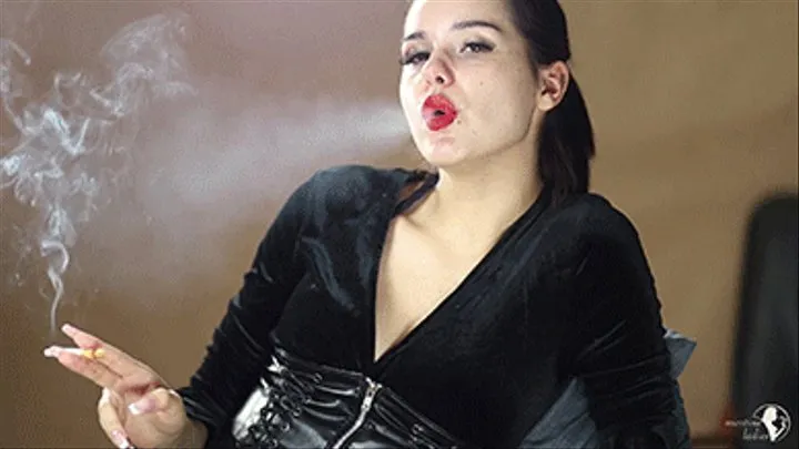 Noemi heavy smoking