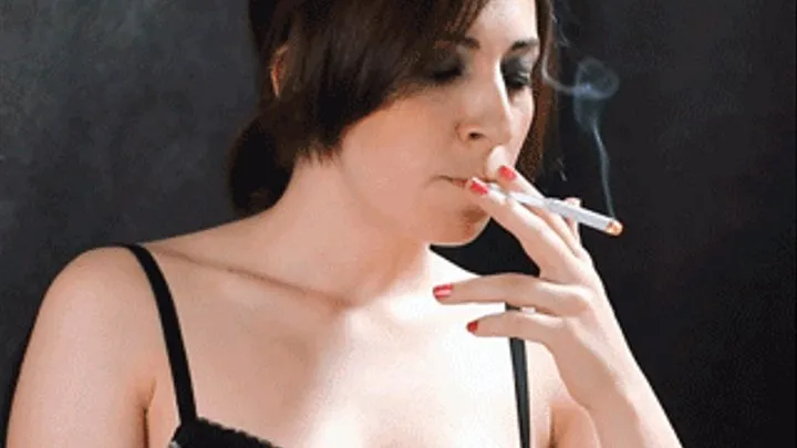 Julia smoking filterless