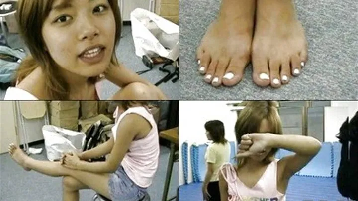 Lady fighter showed of her legs and polished toe nails - CAD-007 - Full version ( - AVI Format)