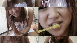 Pretty Lady Brushes Teeth - RNCD-040 - Full version (High Quality - )