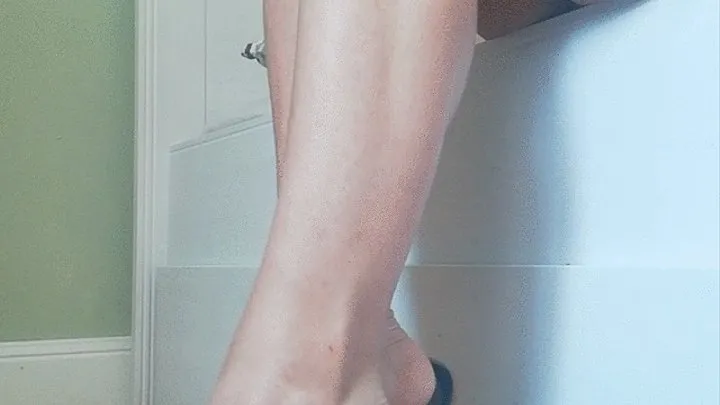 Flip flops and foot arch