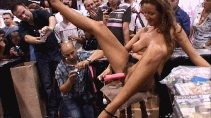 Public:pussy show