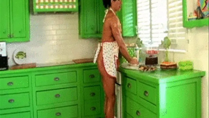 Angela Bodybuilding Babe in the Kitchen, Part 1