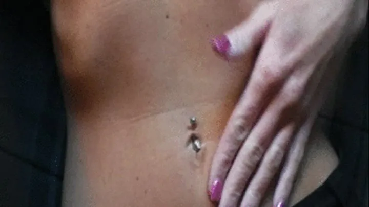 Armani loves fingering her belly button