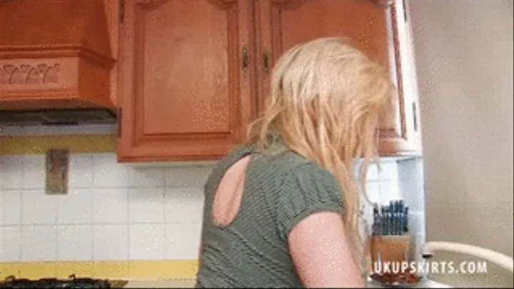 UKU Jessica H in her kitchen unaware we are peeping up at her panties - Mpeg