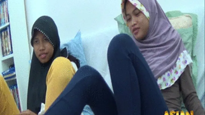 2 young muslim girls give me a footjob