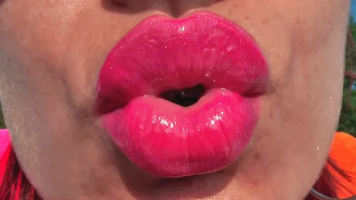 ELECTRIC PINK KISSES