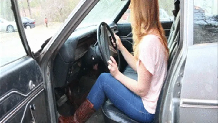 Cassandra Finishes a Revving Custom & Kicks Off Her Cowgirl Boots