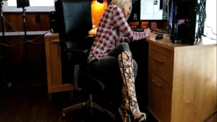 Brooke Wearing Hollywood Boots Over Jeans & Shaking Legs - Custom 243