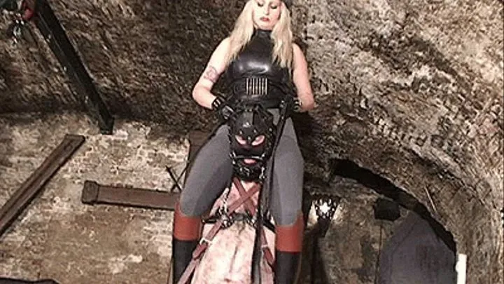 Intensive Shoulder Ride in the Dungeon - 2