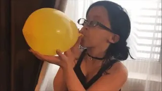 Tiny Texie blows up balloons!