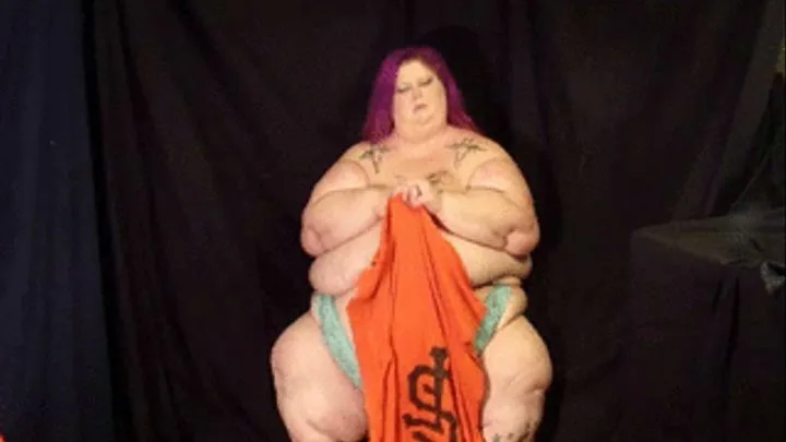 Sinfully Divine SSBBW - "The 8 T-shirt Challenge"