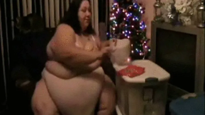 600 lbs. Nickole Pope - Christmas Feederism: Box of "Nutter Butters" in Milk for 6am Cereal