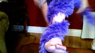 HOT SEXY MILF FOOT TEASE CONTINUES