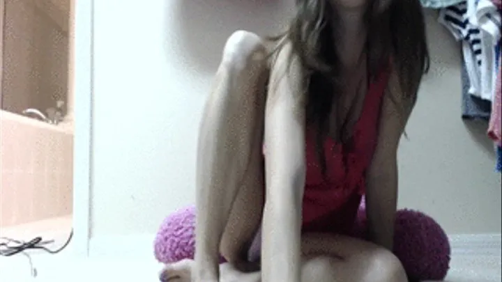 WEBCAM: Hiding In Closet Vibrator Masturbation Chat