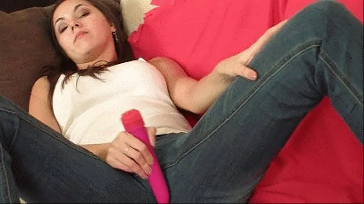 Jay Dee spoils herself with a vibrator