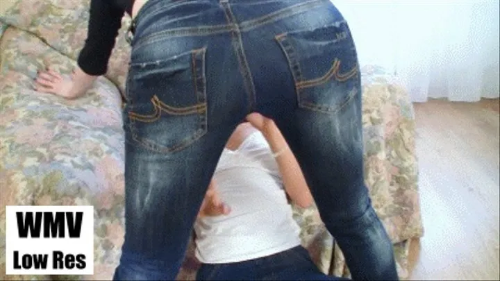 Living seat cushion below sexy jeans butt