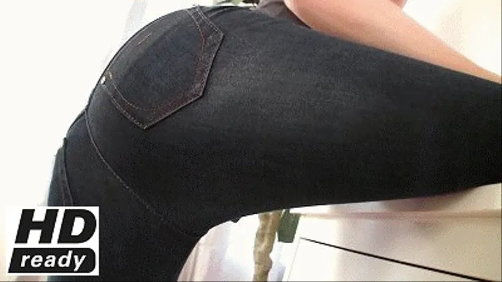 Amber shows you her hot jeans