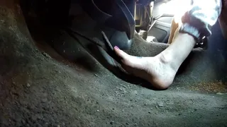 drivers view barefoot revving 121