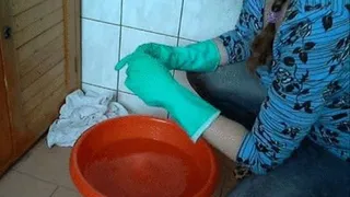 Dyeing clothes in green gloves
