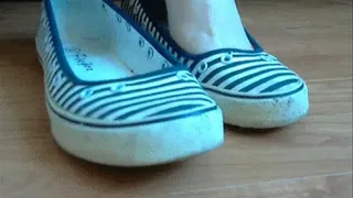 Playing with stripped shoes
