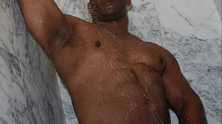 MANDINGO STUD SOAPS UP SOME GAY MUSCLE