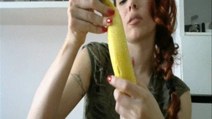 ingoiando una banana