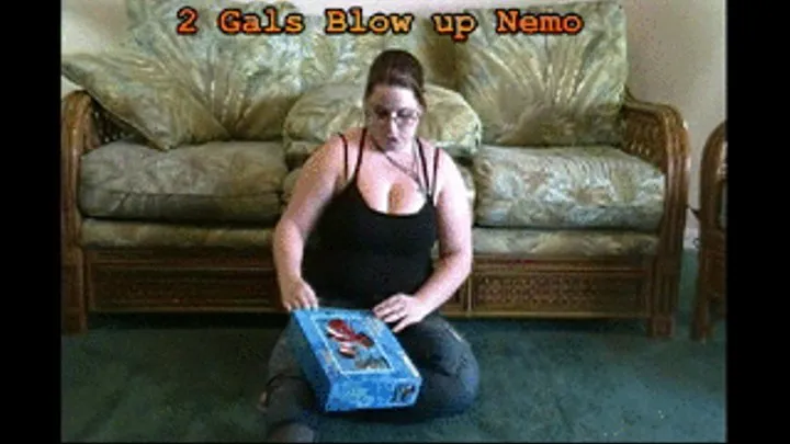 2 bbw gals Blow up Nemo Toy Fish!