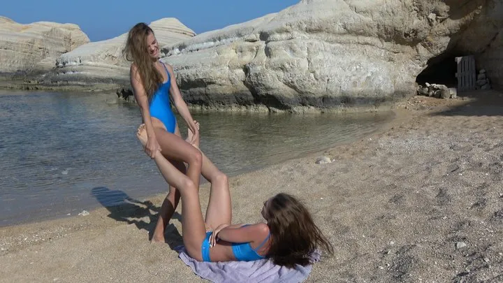 Catfight on the beach - Tess vs Jillian