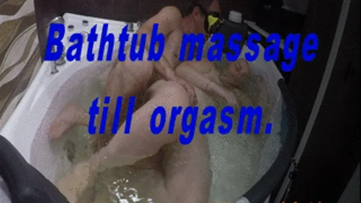 Bathtub massage till orgasm. (MPEG-2)