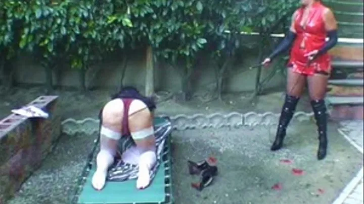 "Tanning" To The Sound Of Her Whip In The Garden (6° part - MKV)