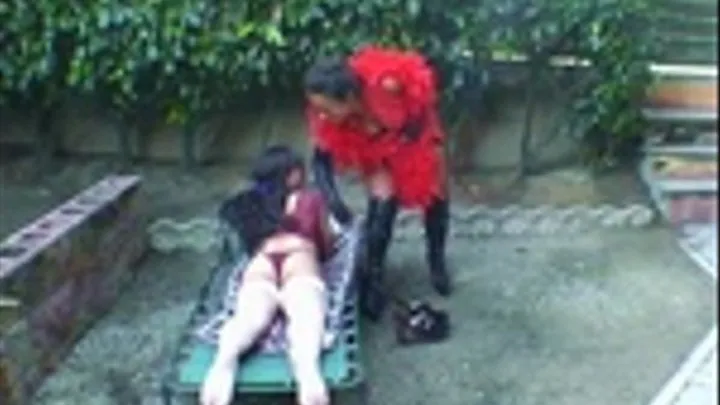 "Tanning" To The Sound Of Her Whip In The Garden (1° part - 3GP)