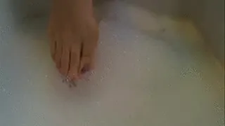 Toe Curling and Spreading in Bubble Bath!