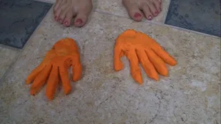 PLAYDOH HAND CRUSH