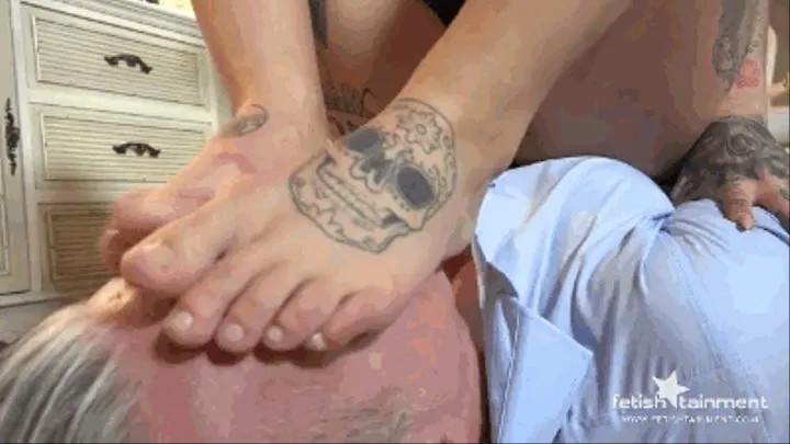 Smell and lick the sweaty feet of a tattoo princess (Lady Gracia)