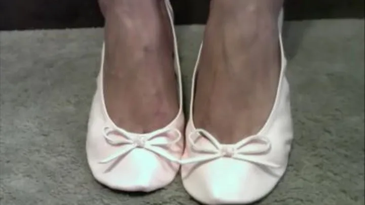 Raquels Chocolatetoes Toe Wiggling in Pink Ballerina Flats