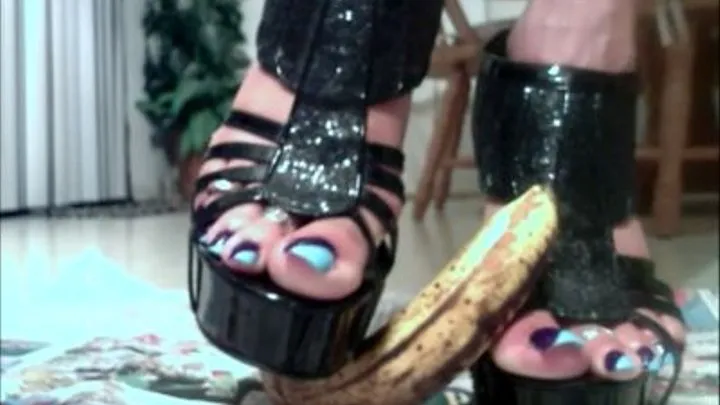 Raquels Chocolatetoes Stroking and Smashing A Banana in sexy 6" heels