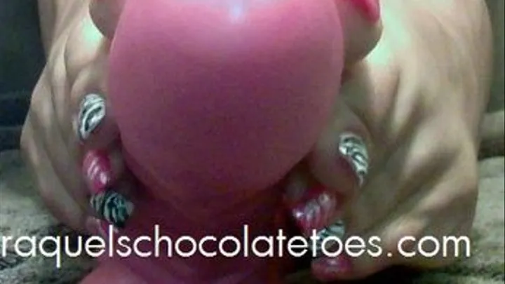 Raquels Chocolatetoes rubs her baby oiled soles and toes all over pinky