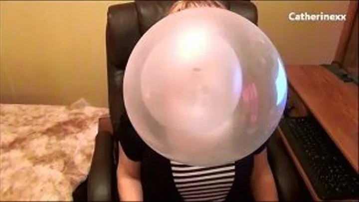 Bubble Gum Fun 17 (5 Enormous Bubbles)