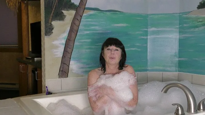 Fisting My Pussy in the Bubble Bath